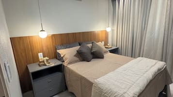 2 quartos, ferros/tábuas de passar roupa, roupa de cama