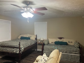 1 chambre, lit parapluie, Wi-Fi, draps fournis