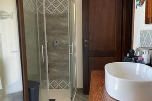 Shower, hair dryer, bidet, towels - A house in Gallura, surrounded by nature convenient to the main beaches. (LOIRI PORTO SAN PAOLO)