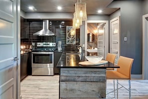 Design Condo, Patio, Mountain View | Private kitchen | Full-sized fridge, microwave, oven, stovetop