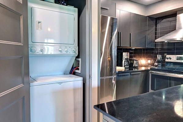 Design Condo, Patio, Mountain View | Laundry
