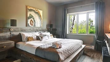 Design Condo, Patio, Mountain View | Free WiFi