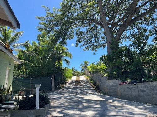 Stay in Guadeloupe : 5 minutes: beaches, downtown Le Moule by car