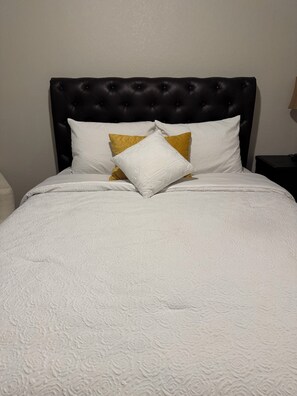 مكواة/لوح كي وواي فاي وملاءات أسرّة