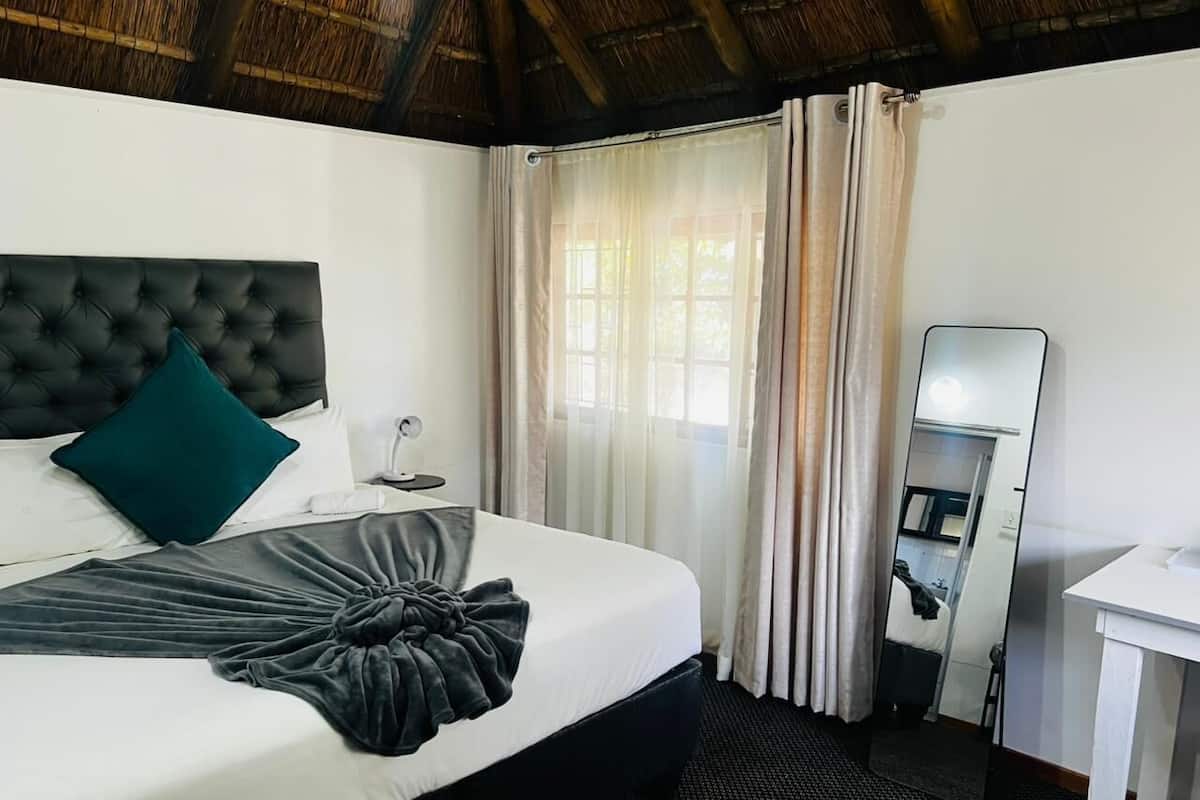 Chambre supérieure | Bureau, espace de travail pour ordinateurs portables