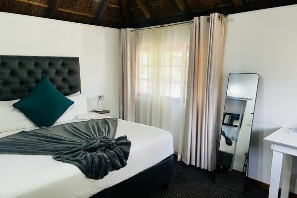 Traditional Cabin | Premium bedding, desk, laptop workspace, blackout drapes