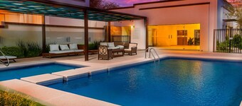 Family House w/Alberca 5 min Airport/Consulate