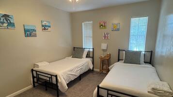 4 makuuhuonetta, silitysrauta/-lauta, Wi-Fi, vuodevaatteet