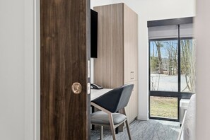 Desk, laptop workspace, free WiFi - HomeAwhile (Scarborough)