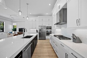 Microwave, oven, stovetop, dishwasher - Stunning 3-bedroom Pool home in Palm Beach Gardens at Avenir's L'Ambiance (Palm Beach Gardens)