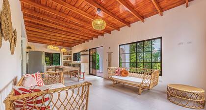 Primavera Ocean View Escape – 3 bedrooms w pool