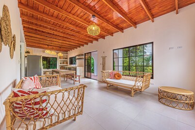 Primavera Ocean View Escape – 3 bedrooms w pool