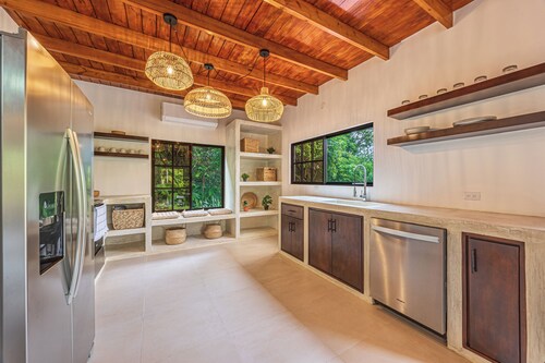 Primavera Ocean View Escape – 3 bedrooms w pool