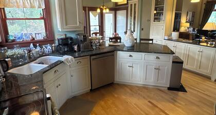 Victorian Home Retreat Near Pella