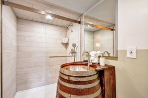 Shower, towels, soap, toilet paper