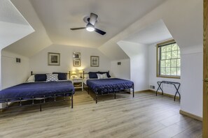 Desk, WiFi, bed sheets
