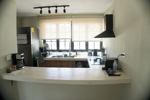 Micro-ondes, plaque de cuisson, cafetière/bouilloire