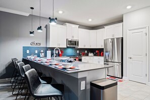 Fridge, microwave, oven, stovetop - 9BR Family Villa – South-Facing Pool & Arcade Near Disney & Universal (Kissimmee)