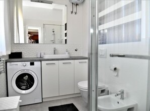 Shower, hair dryer, bidet, towels - Apartments Near Sea Supetar - Two Bedroom Apartment with Balcony and Garden View (Supetar)