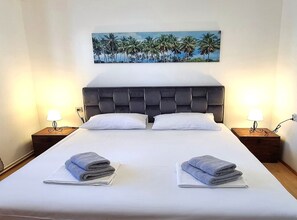 3 soverom, strykejern/-brett, internettilgang og sengetøy