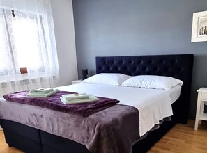 3 chambres, fer et planche à repasser, accès Internet, draps fournis