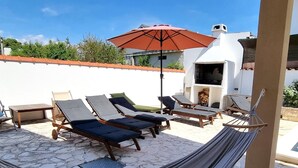 A rooftop terrace with lounge chairs, a hammock, and a barbecue area. - Villa Casa Mia Sabunike A2 (Privlaka)