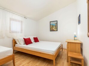 1 habitación, acceso a internet y ropa de cama