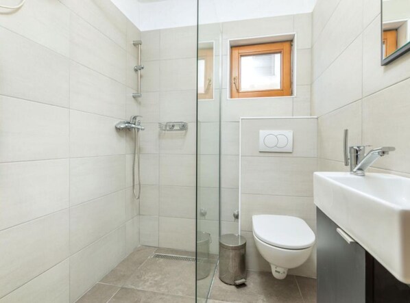 Shower, towels