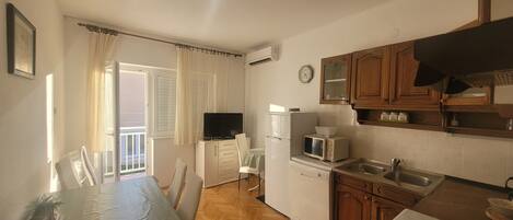 Fridge, microwave, oven, dishwasher