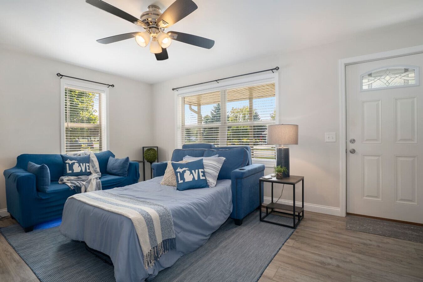 2 habitaciones, tabla de planchar con plancha, wifi y ropa de cama 