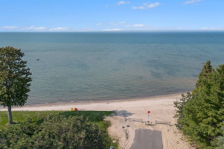 Beach nearby. Stayin’ & Playin’ Cottage/Pet Friendly