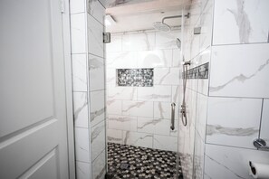 Shower, hair dryer, towels, soap - -A Sweet Home Near Theme Parks!- (Kissimmee)