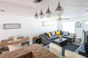 Interior - -A Sweet Home Near Theme Parks!- (Kissimmee)