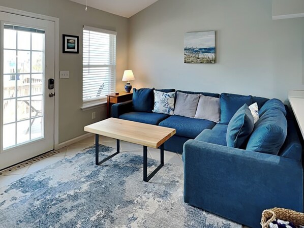 Studio (3 Bedrooms) | Front of property