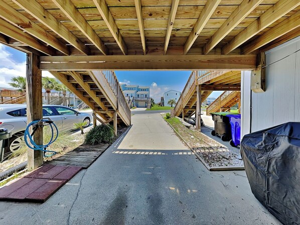 Studio (3 Bedrooms) | Property amenity