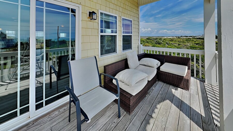 Lovin' Lowe Tide by Topsail Realty