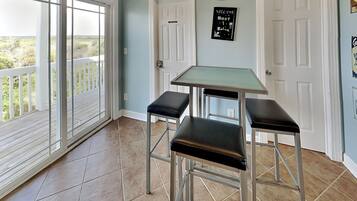 Studio (4 Bedrooms) | Property amenity