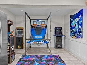 Studio (Multiple Bedrooms) | Property amenity
