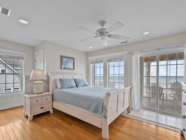 Studio (Multiple Bedrooms) | Property amenity
