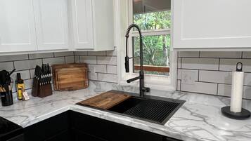 Micro-ondes, four, plaque de cuisson, lave-vaisselle