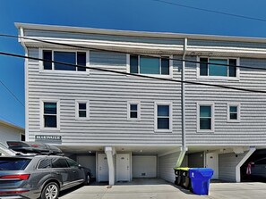 Studio (3 Bedrooms) | Property amenity
