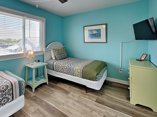 Beauregard's Rest by Carolina Retreats