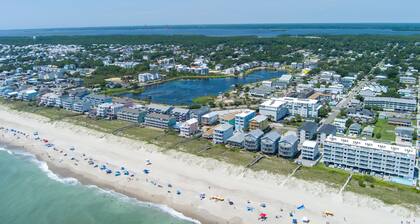 Silvery Moon by Carolina Retreats