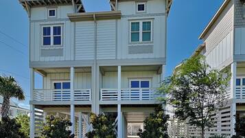Studio (3 Bedrooms) | Property amenity