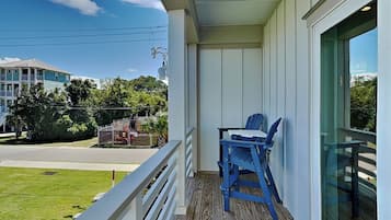 Studio (3 Bedrooms) | Property amenity