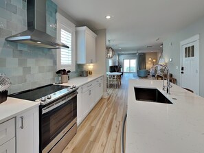 Studio (3 Bedrooms) | Property amenity