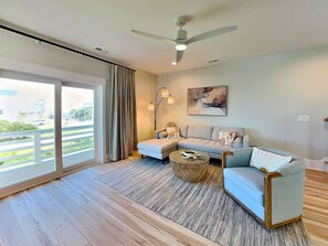 Studio (3 Bedrooms) | Oppholdsområde | TV