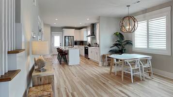 Studio (3 Bedrooms) | Property amenity