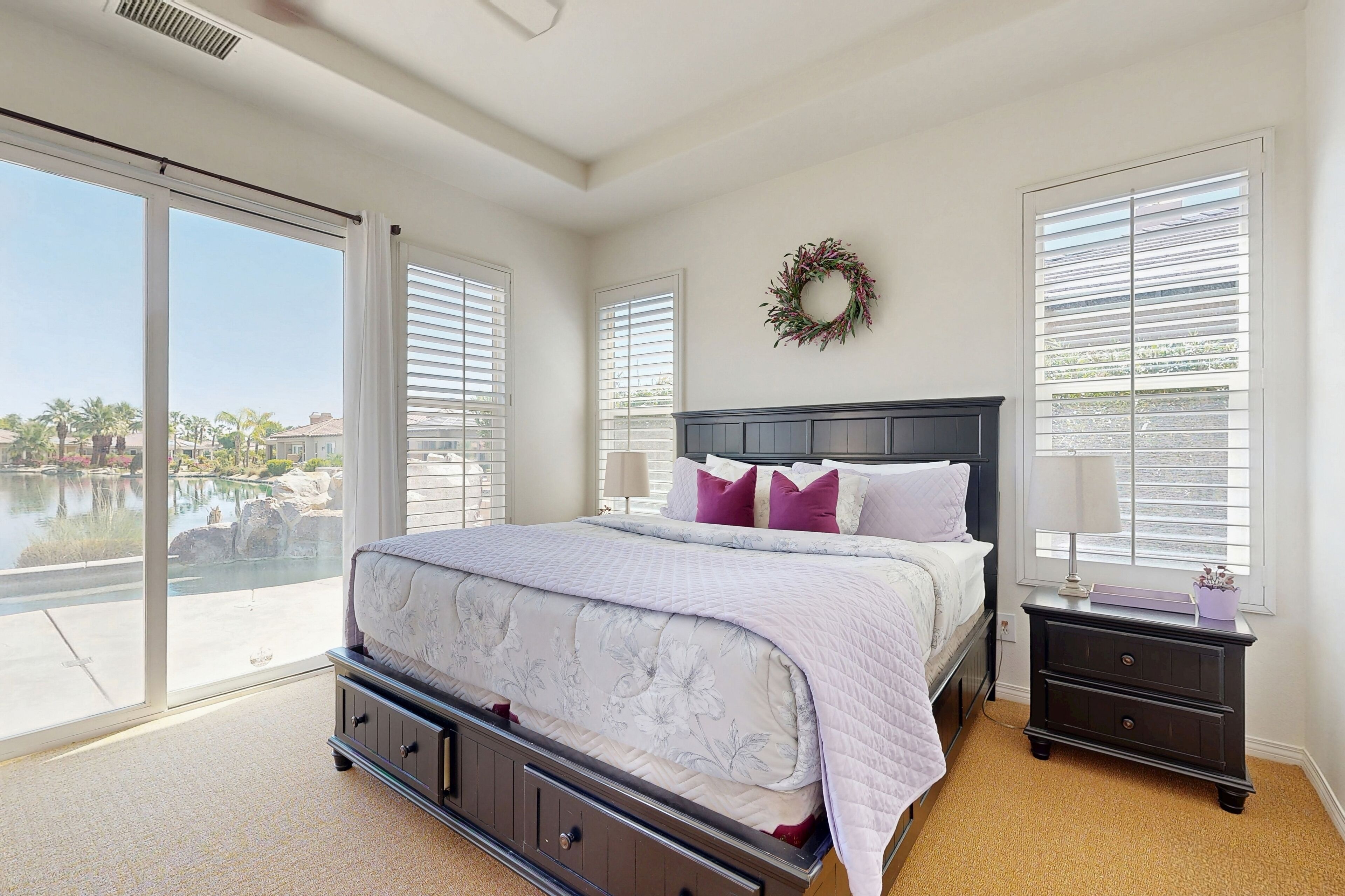 2 عدّة غرف نوم ومكواة/لوح كي وخدمة الإنترنت وملاءات أسرّة