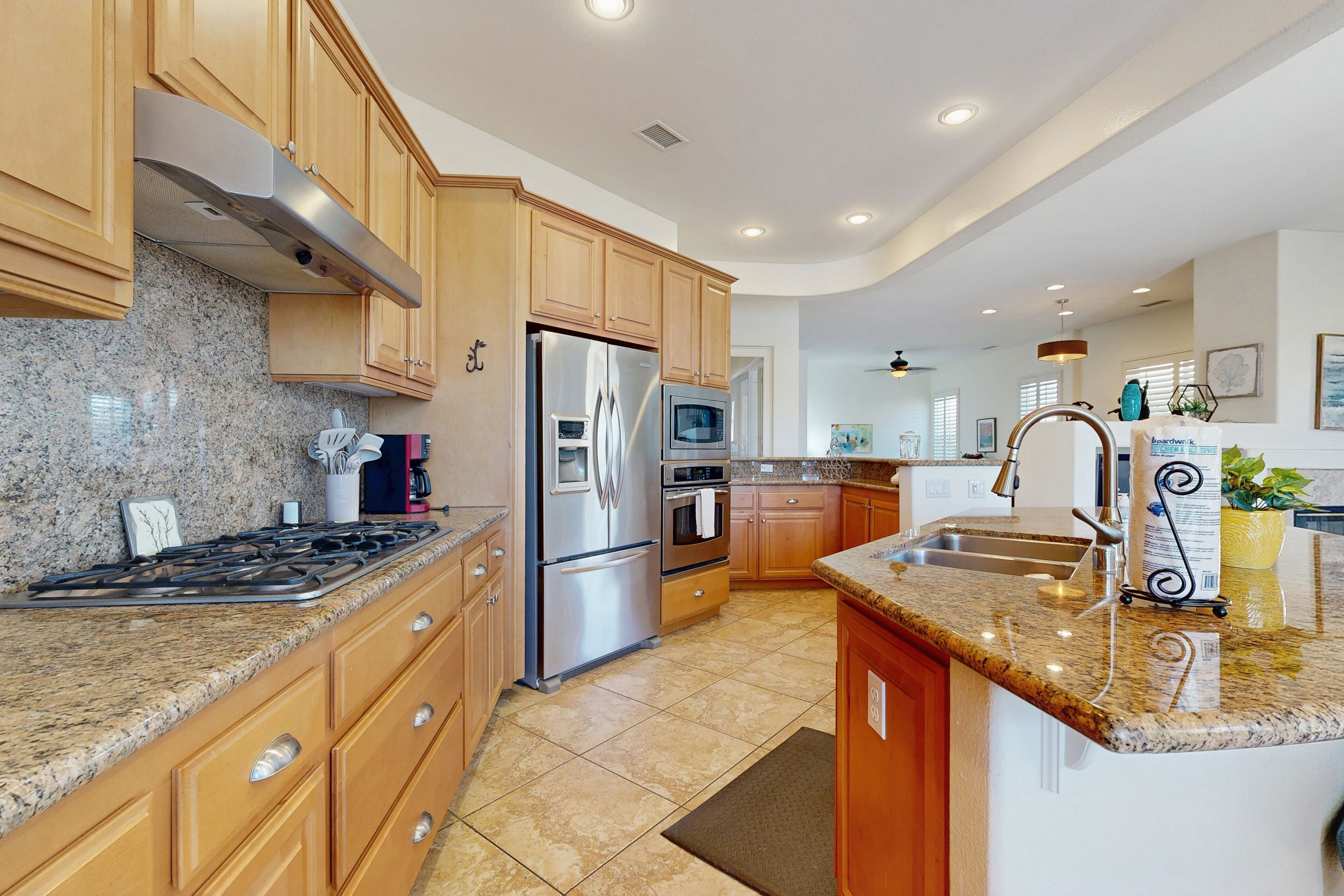 ثلاجة، ميكروويف، فرن، موقد طهي مسطح